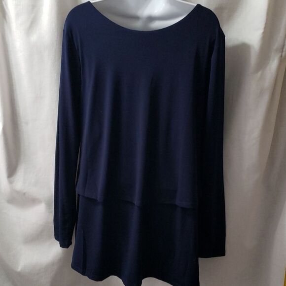 Charlie Paige. Darling 3/4 Sleeve Scoop Neckline with Multi Layers. Size S/M. - Picture 4 of 12